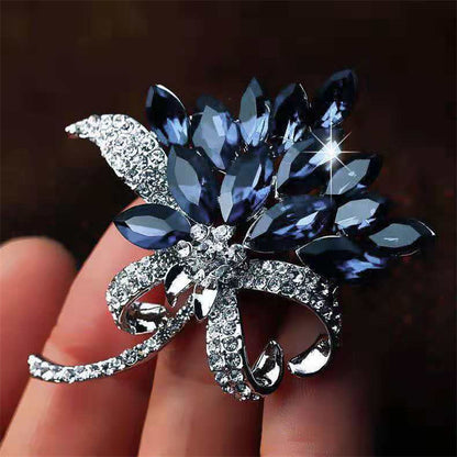 Lunerva Elegance Brooch